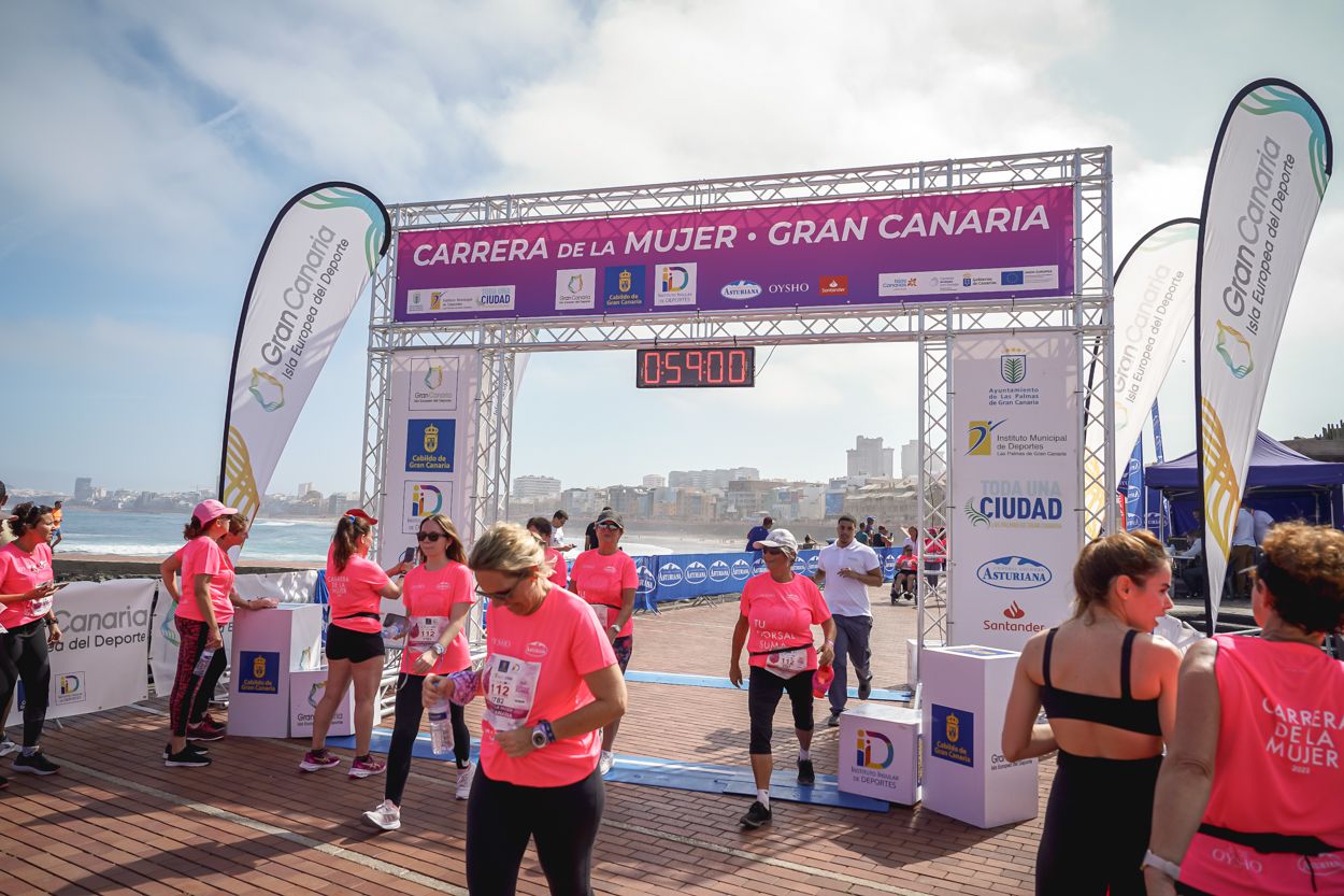 Las fotos de meta de la Carrera de la Mujer de Gran Canaria 11 58 11 15701 O