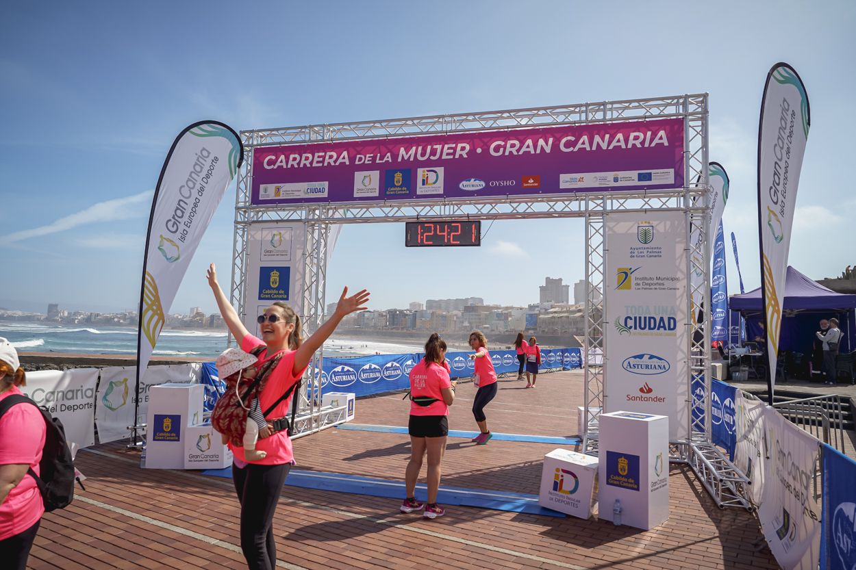 Las fotos de meta de la Carrera de la Mujer de Gran Canaria 12 23 32 15701 O