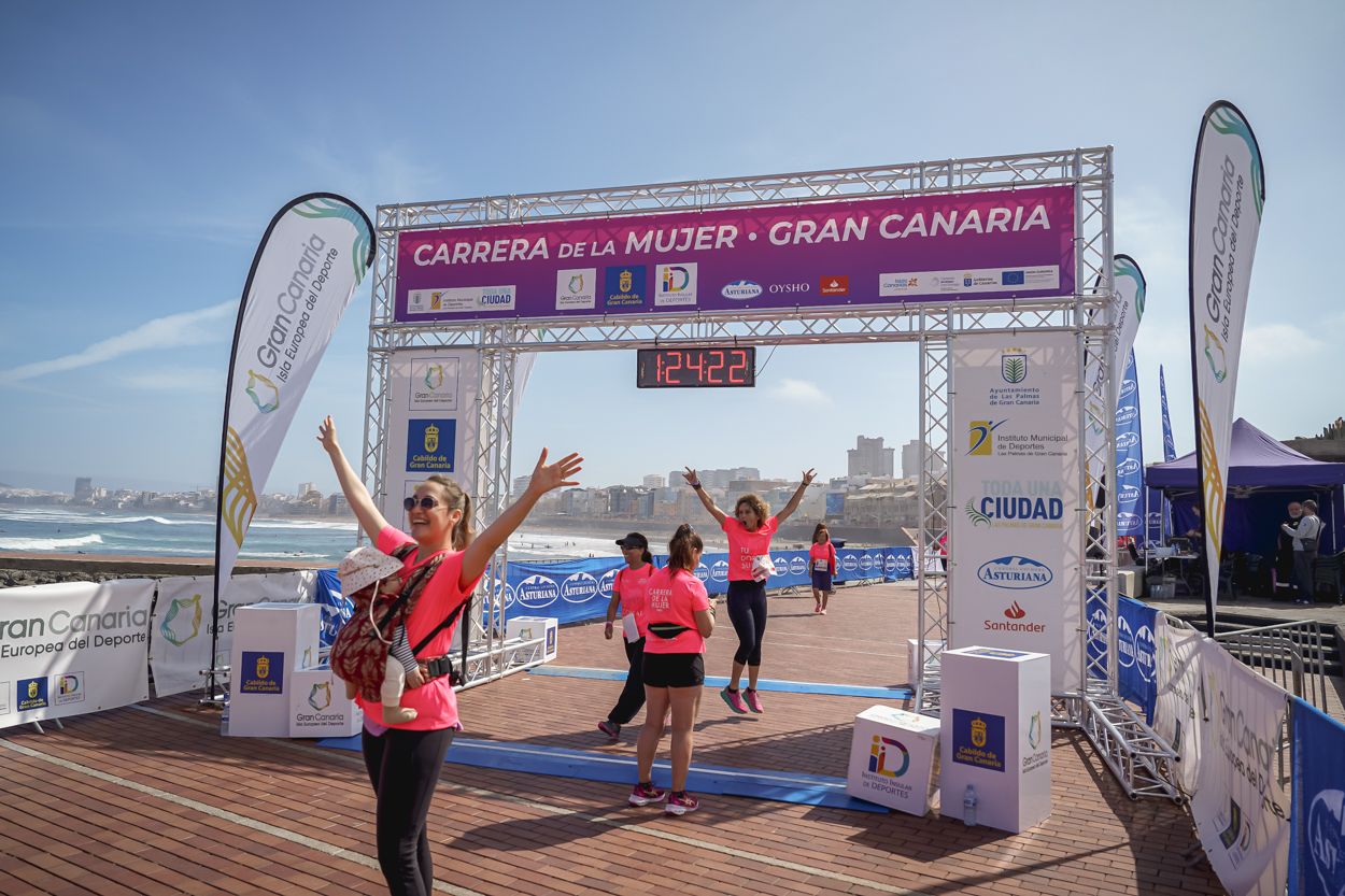 Las fotos de meta de la Carrera de la Mujer de Gran Canaria 12 23 33 15701 O