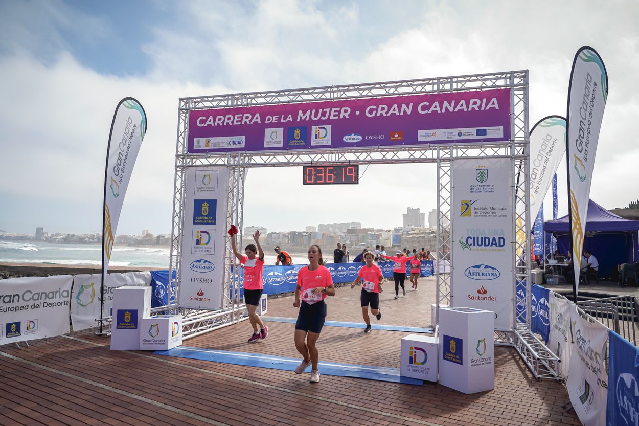 Las fotos de meta de la Carrera de la Mujer de Gran Canaria 11 35 30 15701 O