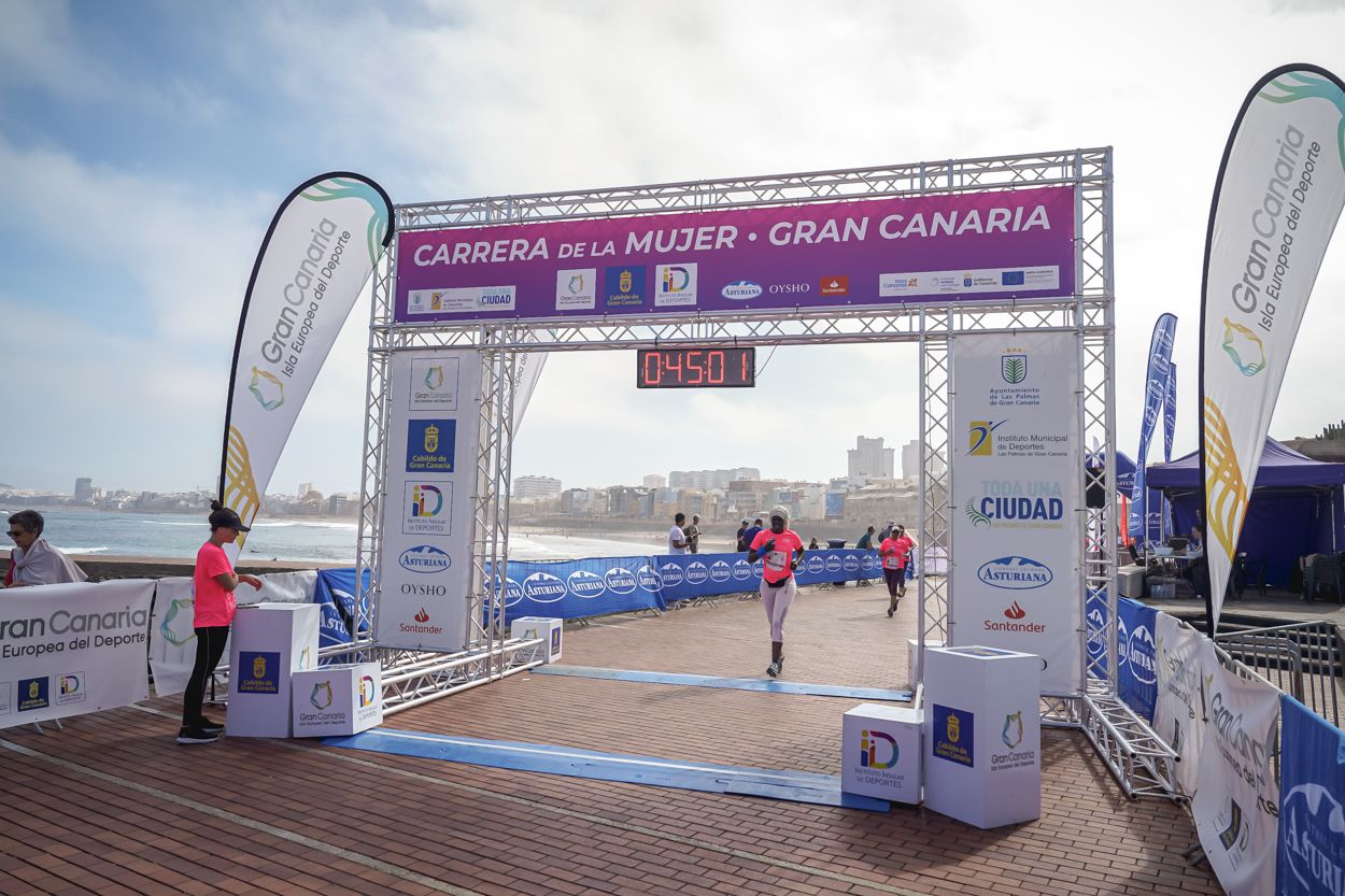 Las fotos de meta de la Carrera de la Mujer de Gran Canaria 11 44 11 15701 O