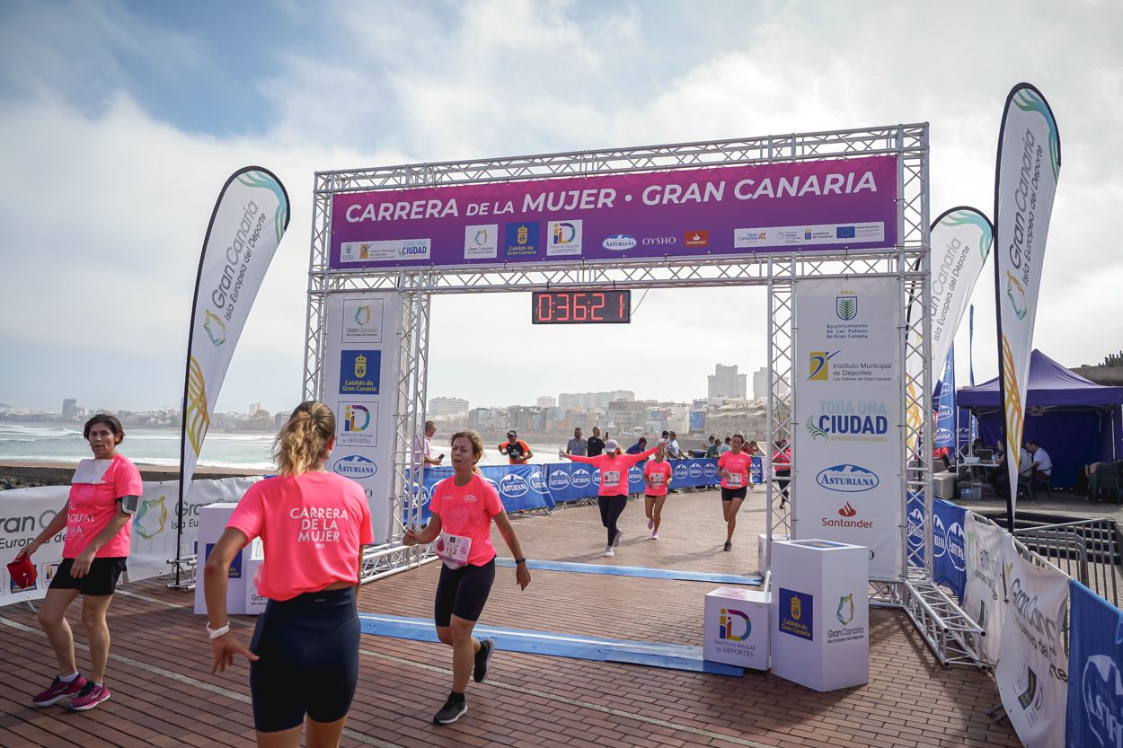 Las fotos de meta de la Carrera de la Mujer de Gran Canaria 11 35 32 15701 O