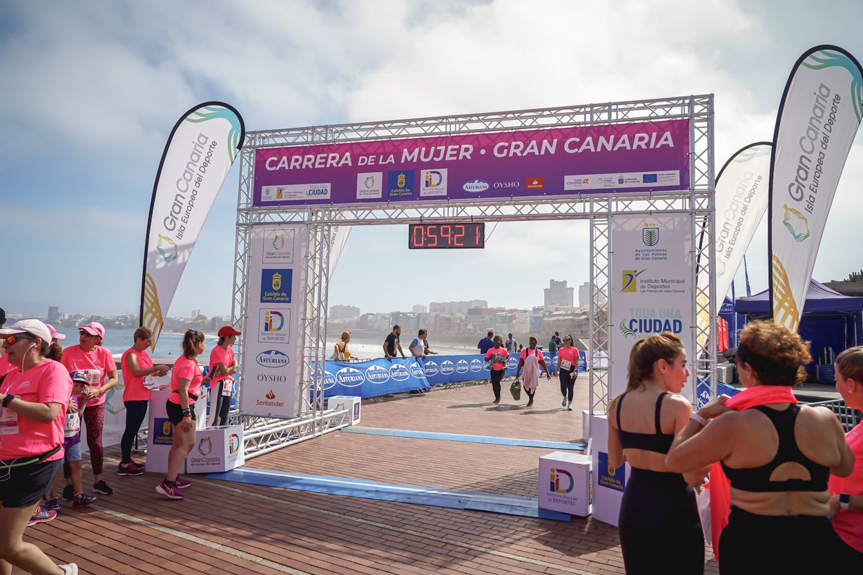 Las fotos de meta de la Carrera de la Mujer de Gran Canaria 11 58 32 15701 O