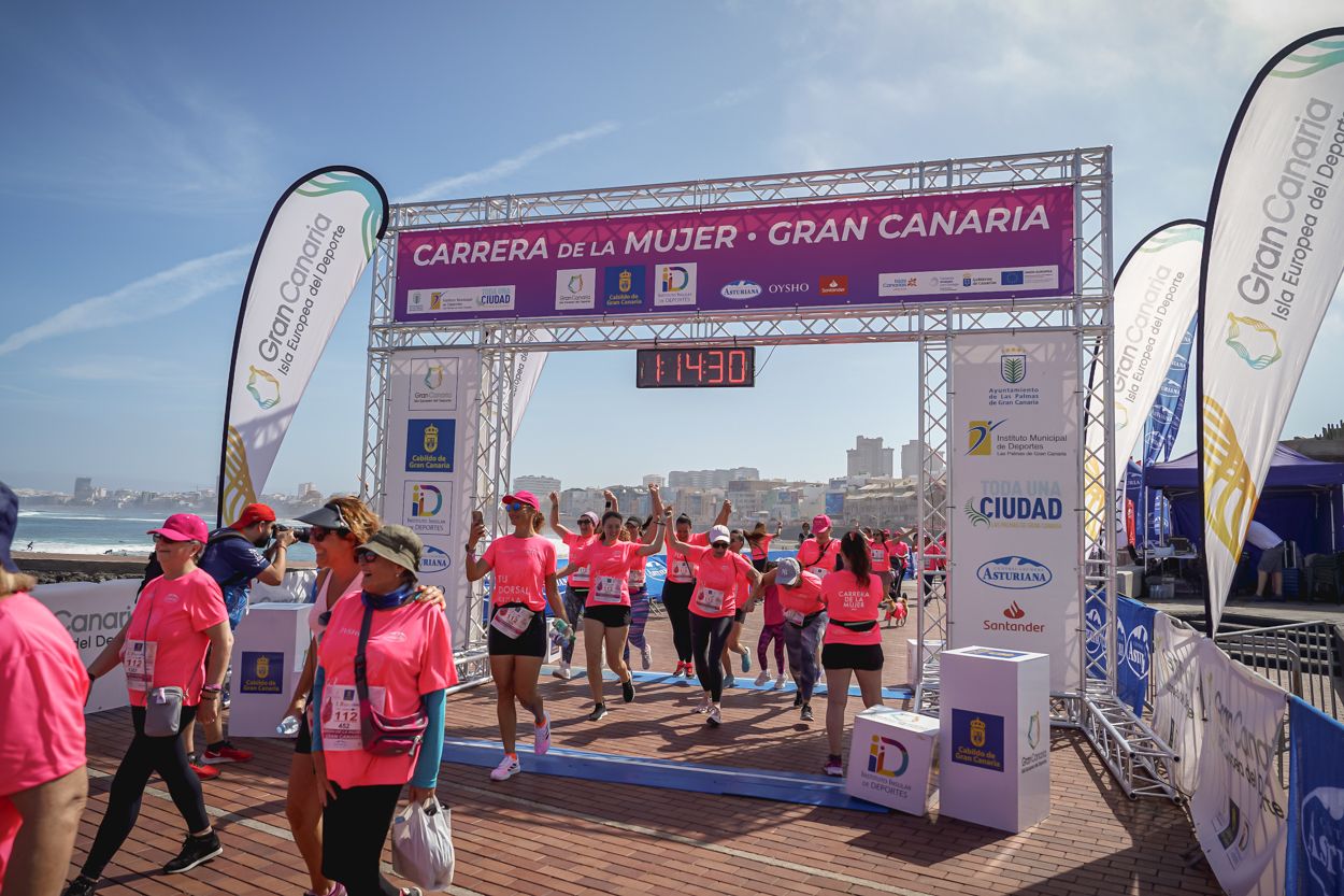 Las fotos de meta de la Carrera de la Mujer de Gran Canaria 12 13 41 15701 O