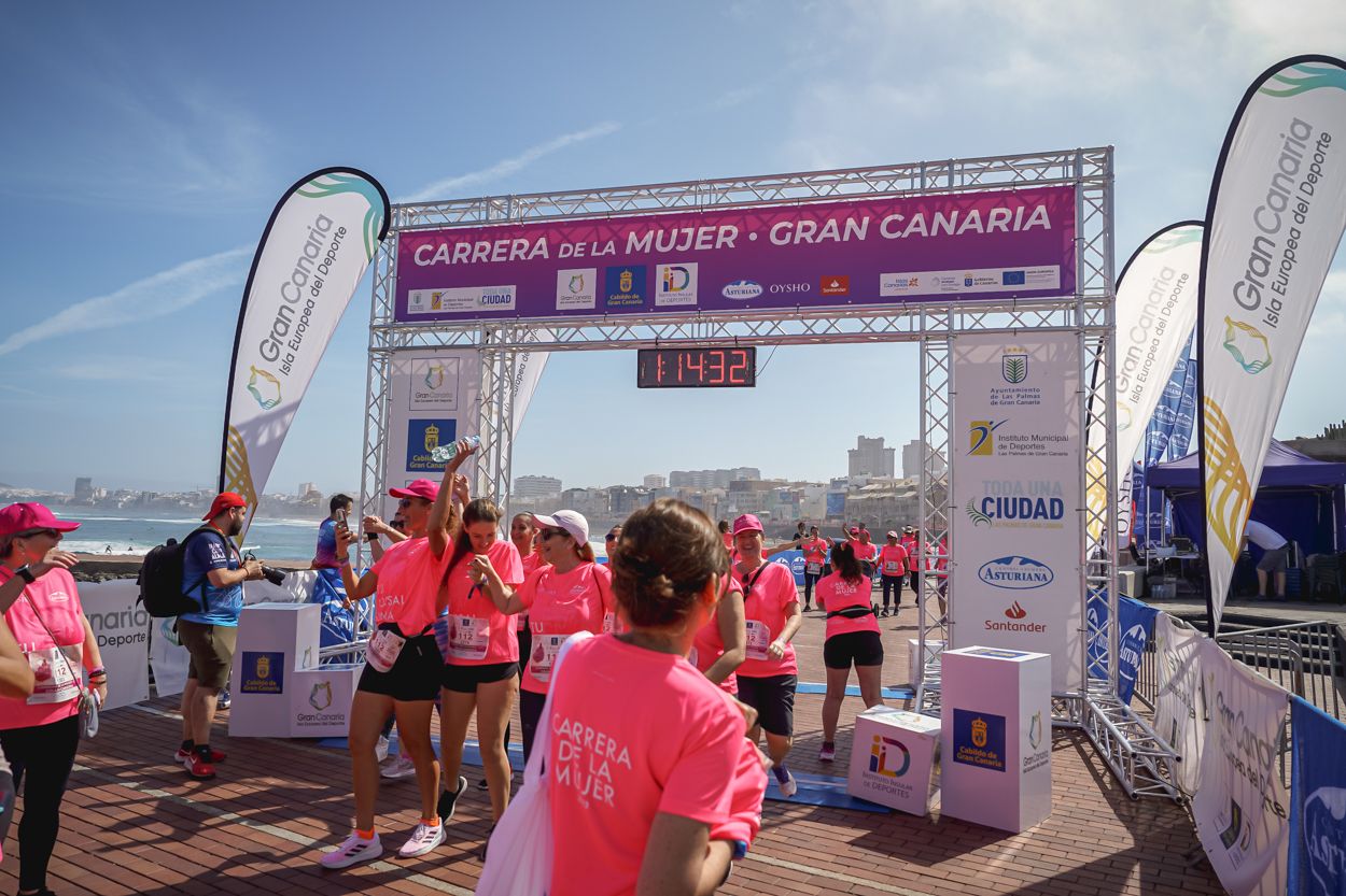 Las fotos de meta de la Carrera de la Mujer de Gran Canaria 12 13 43 15701 O