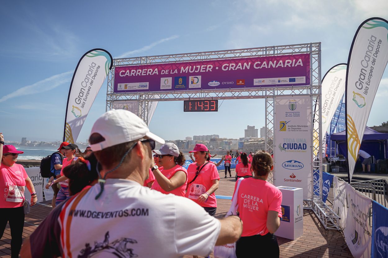 Las fotos de meta de la Carrera de la Mujer de Gran Canaria 12 13 44 15701 O