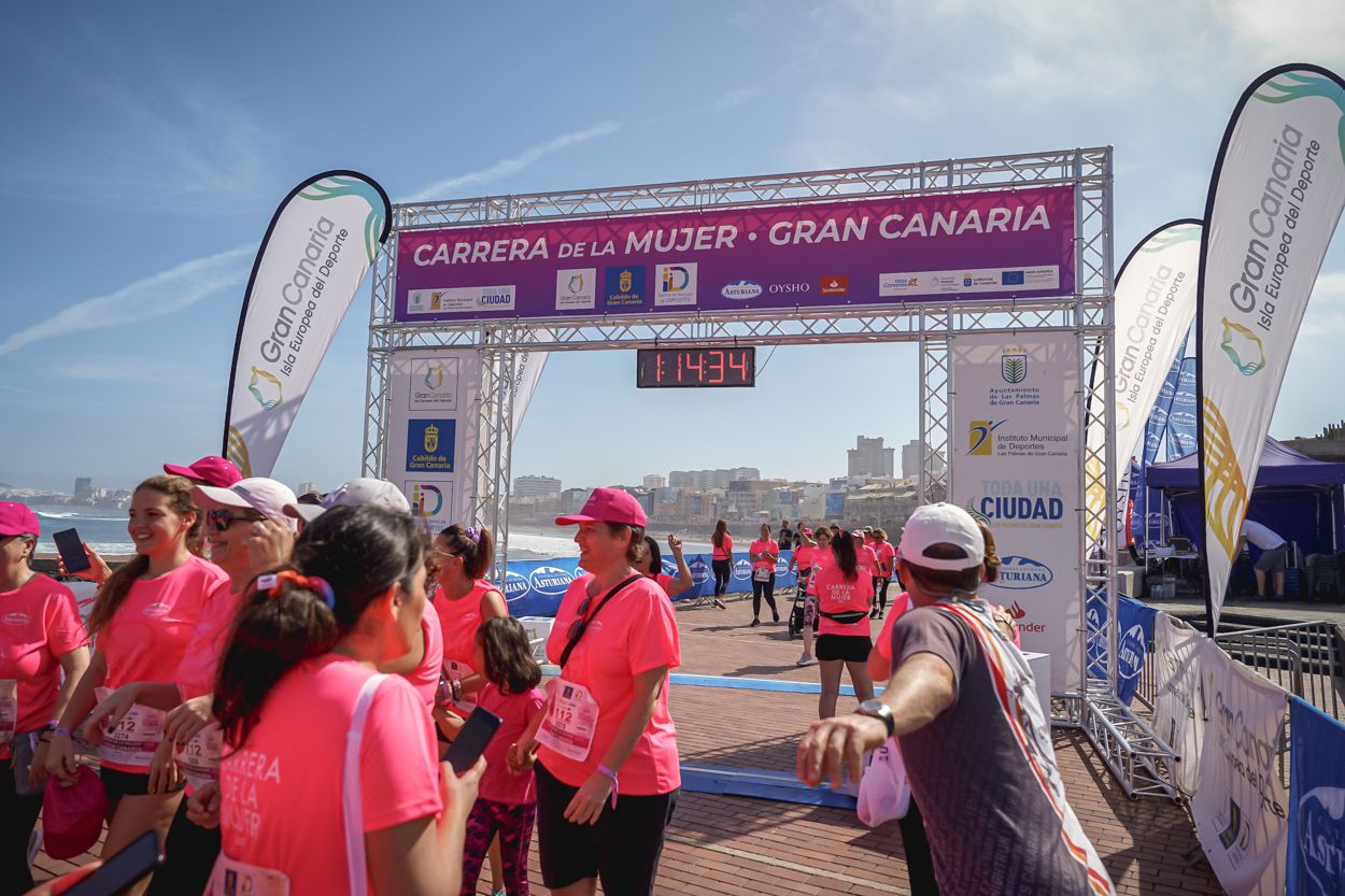 Las fotos de meta de la Carrera de la Mujer de Gran Canaria 12 13 45 15701 O