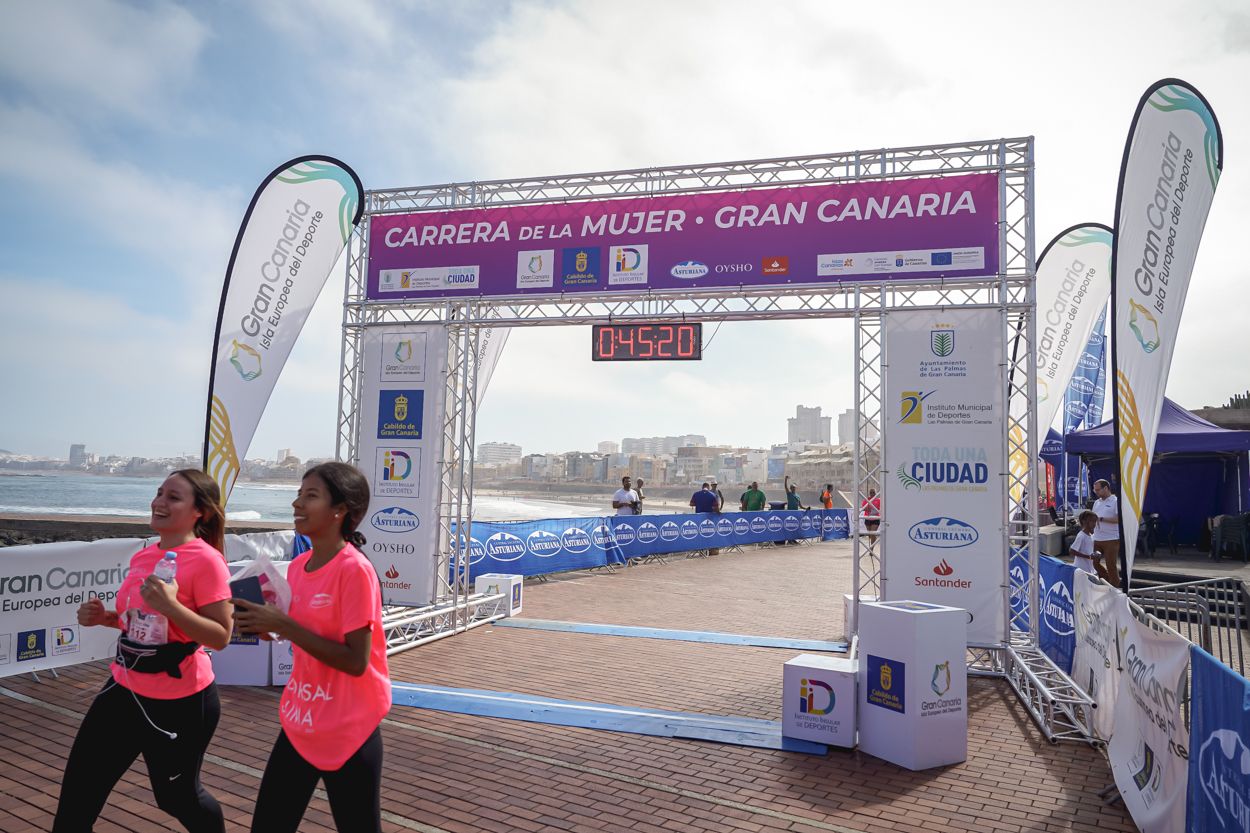 Las fotos de meta de la Carrera de la Mujer de Gran Canaria 11 44 31 15701 O