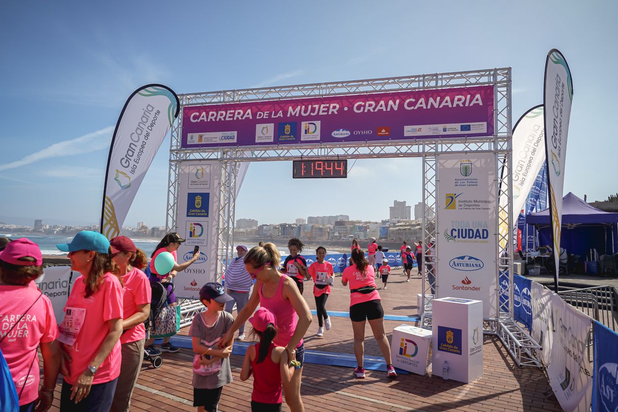 Las fotos de meta de la Carrera de la Mujer de Gran Canaria 12 18 55 15701 O