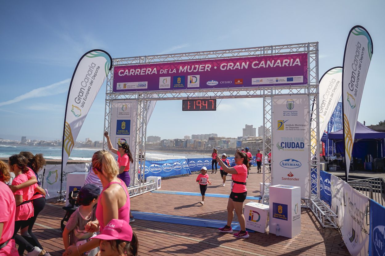 Las fotos de meta de la Carrera de la Mujer de Gran Canaria 12 18 58 15701 O