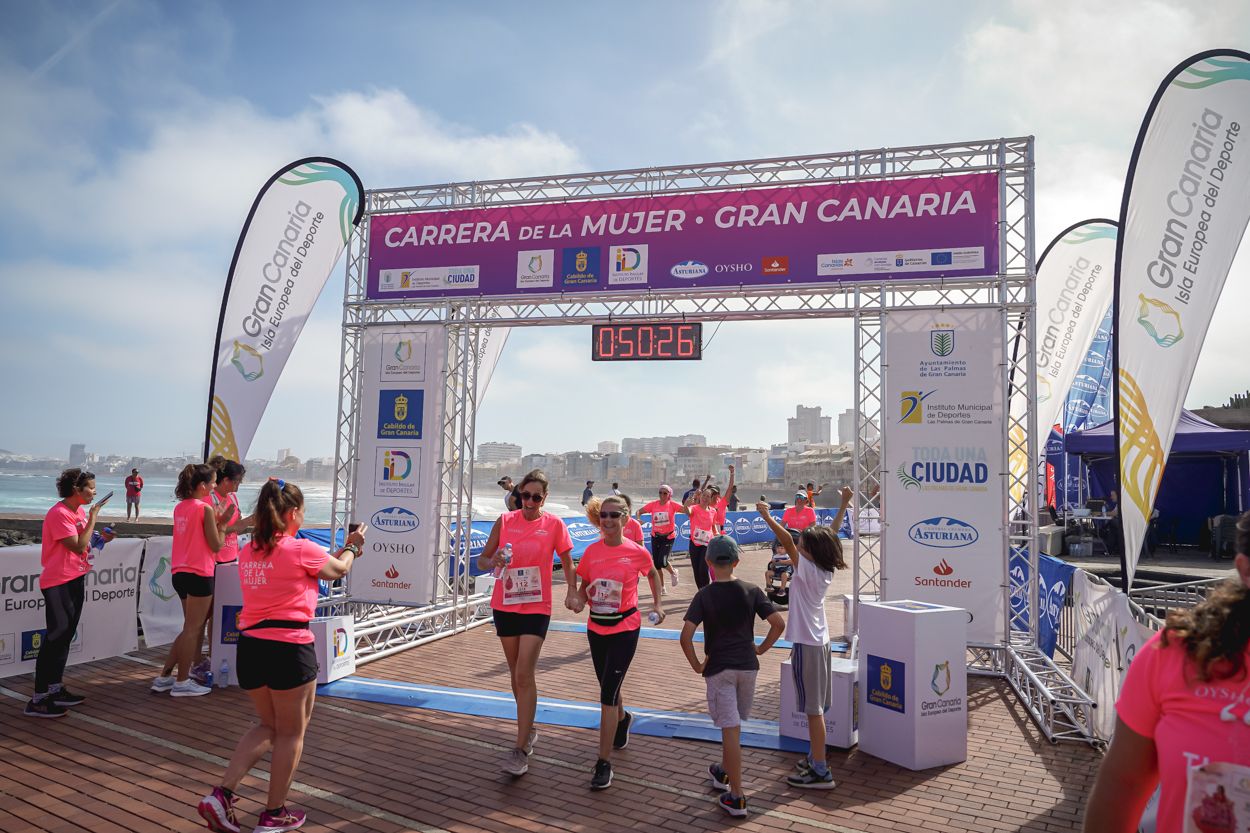 Las fotos de meta de la Carrera de la Mujer de Gran Canaria 11 49 37 15701 O