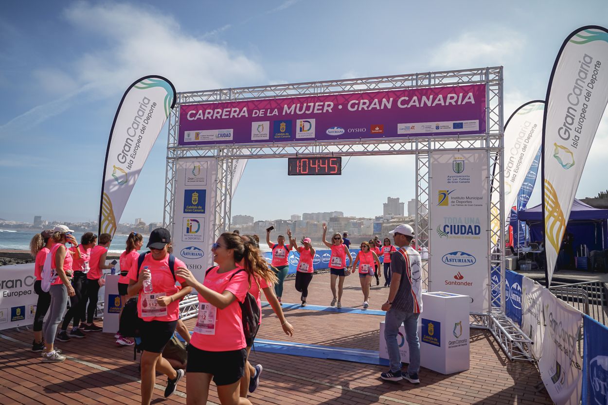 Las fotos de meta de la Carrera de la Mujer de Gran Canaria 12 03 56 15701 O