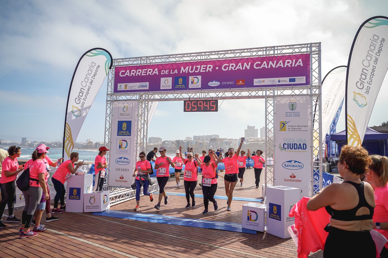 Las fotos de meta de la Carrera de la Mujer de Gran Canaria 11 58 55 15701 O