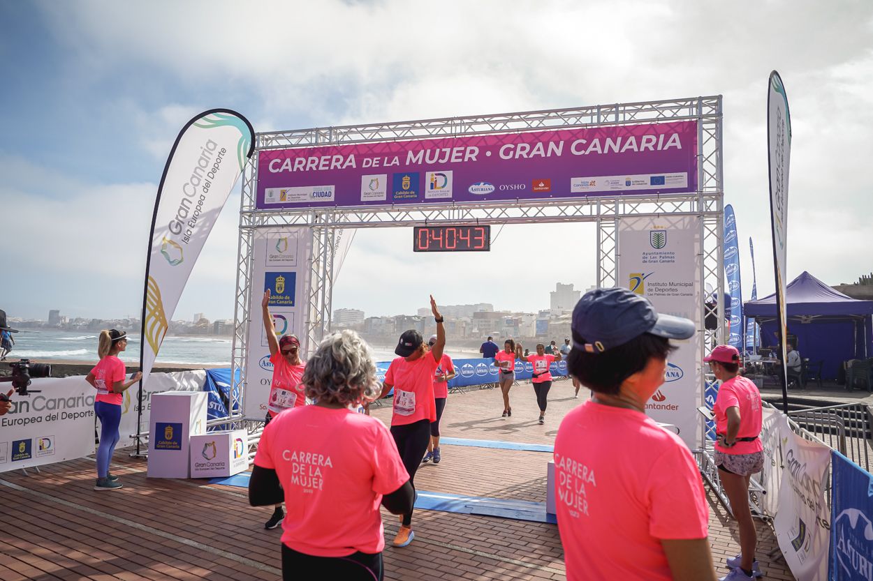 Las fotos de meta de la Carrera de la Mujer de Gran Canaria 11 39 54 15701 O