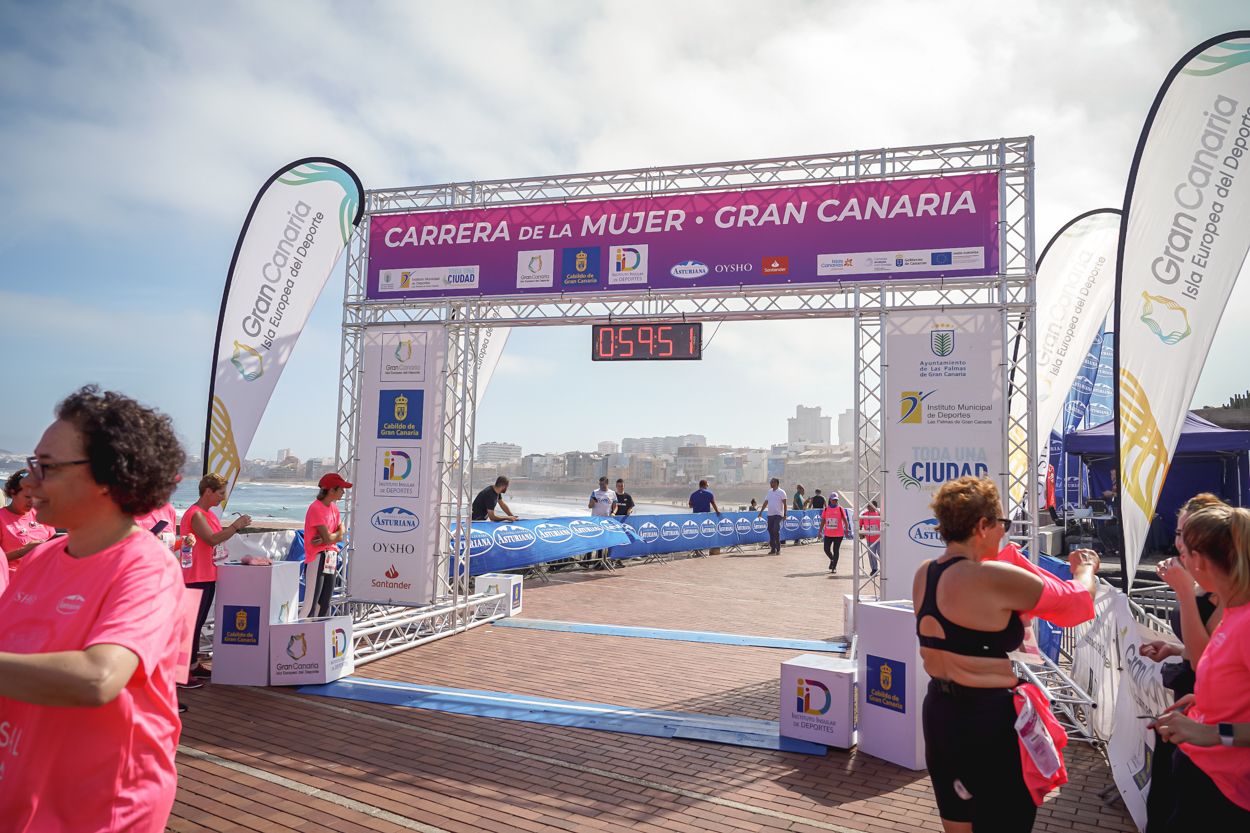 Las fotos de meta de la Carrera de la Mujer de Gran Canaria 11 59 01 15701 O
