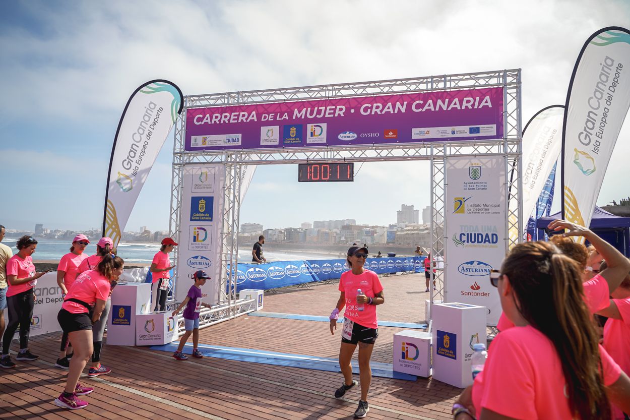 Las fotos de meta de la Carrera de la Mujer de Gran Canaria 11 59 22 15701 O