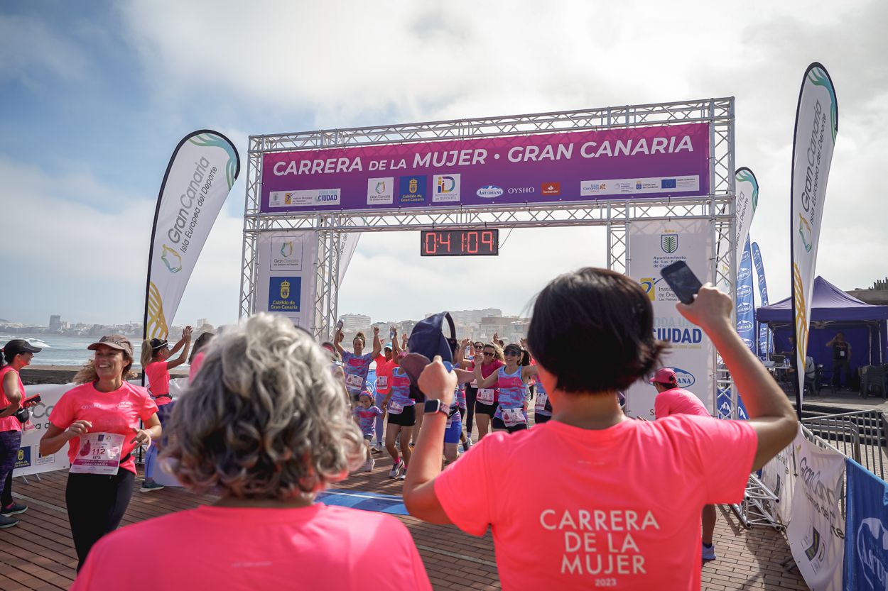 Las fotos de meta de la Carrera de la Mujer de Gran Canaria 11 40 20 15701 O