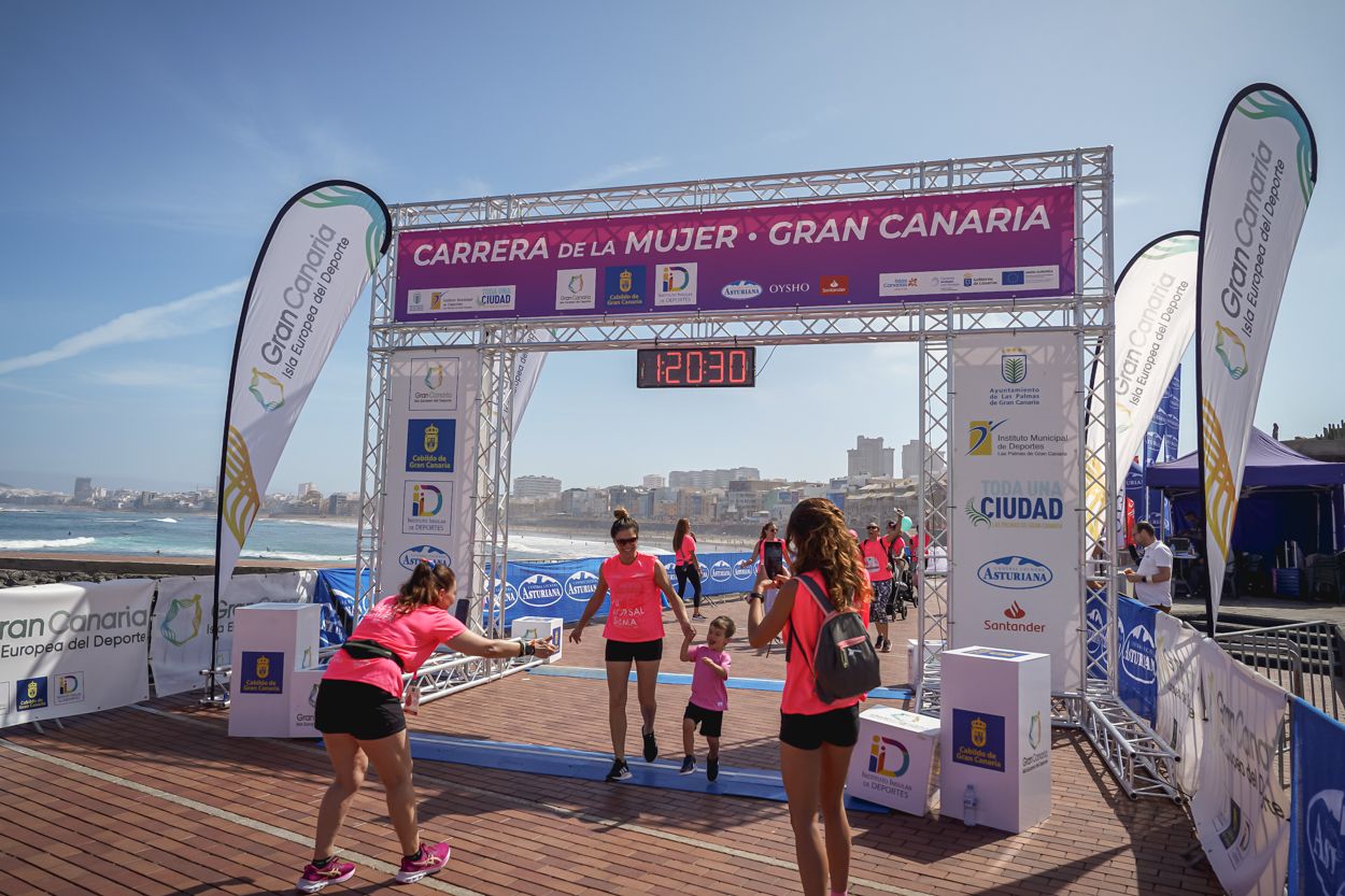 Las fotos de meta de la Carrera de la Mujer de Gran Canaria 12 19 41 15701 O