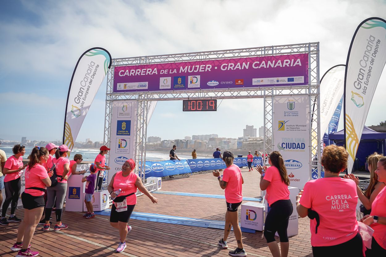 Las fotos de meta de la Carrera de la Mujer de Gran Canaria 11 59 30 15701 O