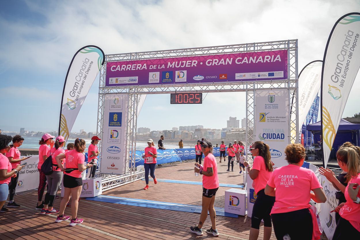 Las fotos de meta de la Carrera de la Mujer de Gran Canaria 11 59 36 15701 O