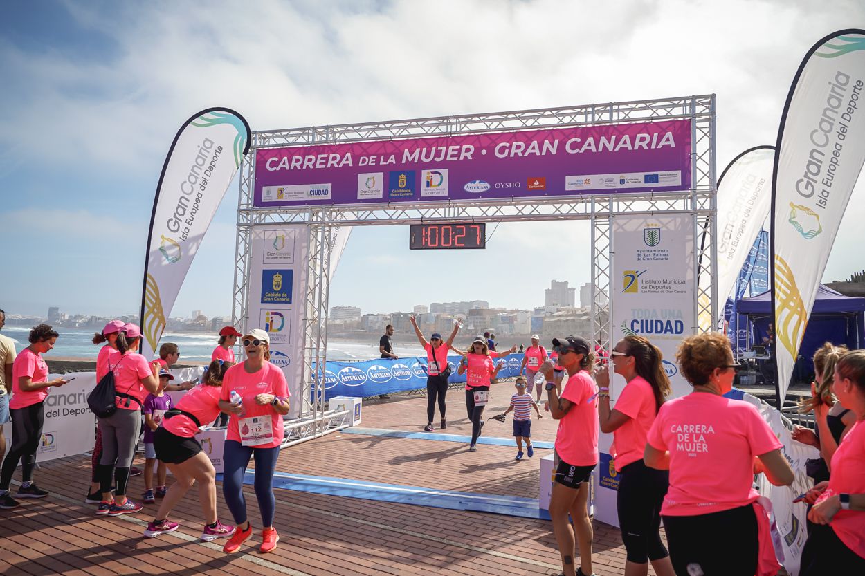 Las fotos de meta de la Carrera de la Mujer de Gran Canaria 11 59 38 15701 O