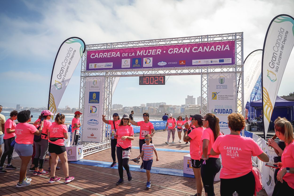 Las fotos de meta de la Carrera de la Mujer de Gran Canaria 11 59 40 15701 O