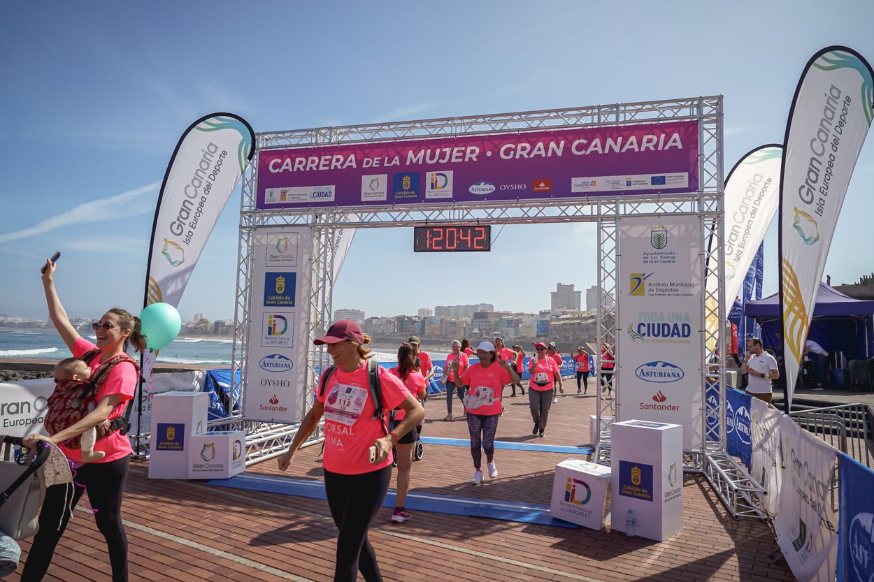 Las fotos de meta de la Carrera de la Mujer de Gran Canaria 12 19 53 15701 O