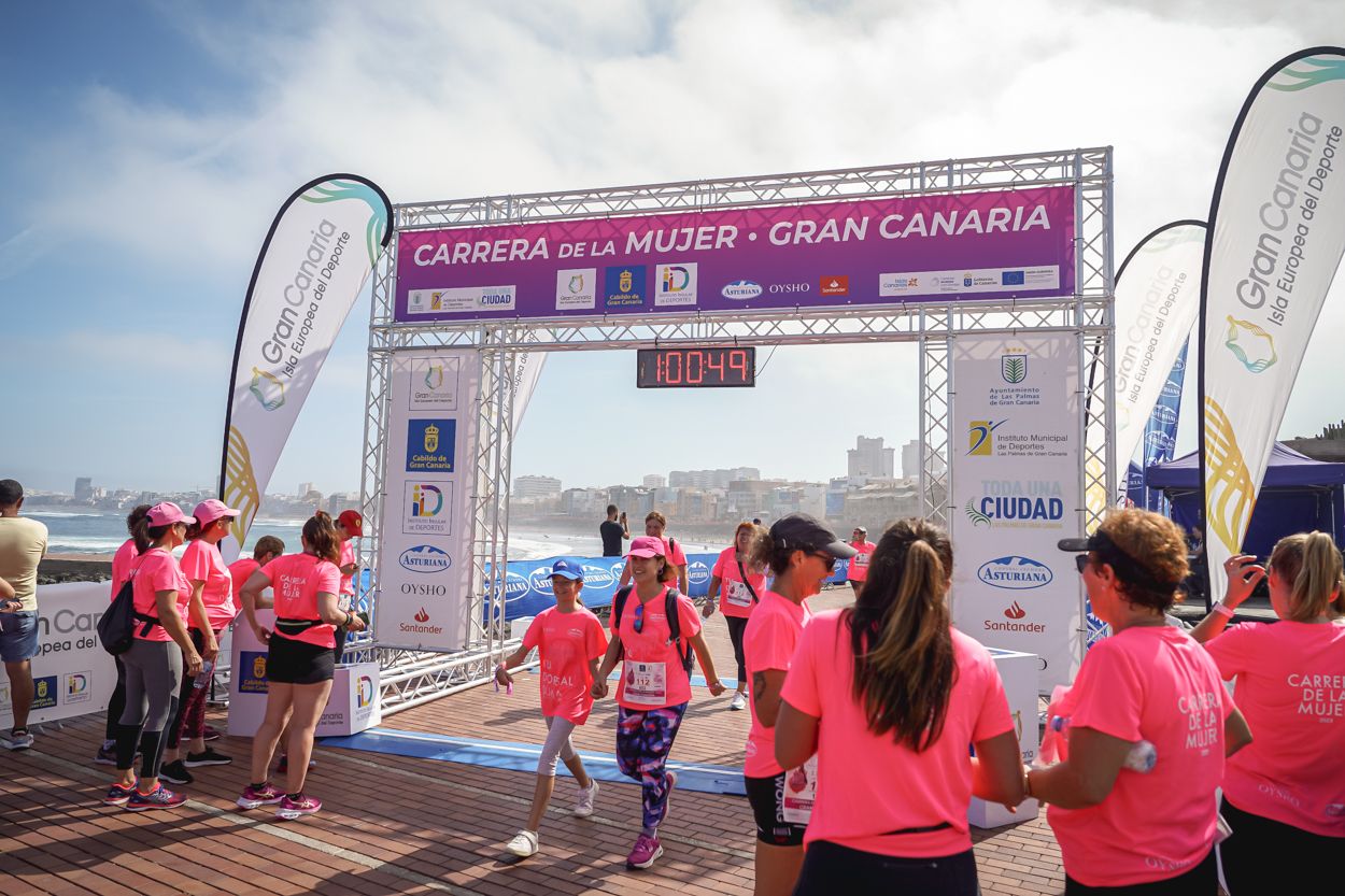 Las fotos de meta de la Carrera de la Mujer de Gran Canaria 12 00 00 15701 O