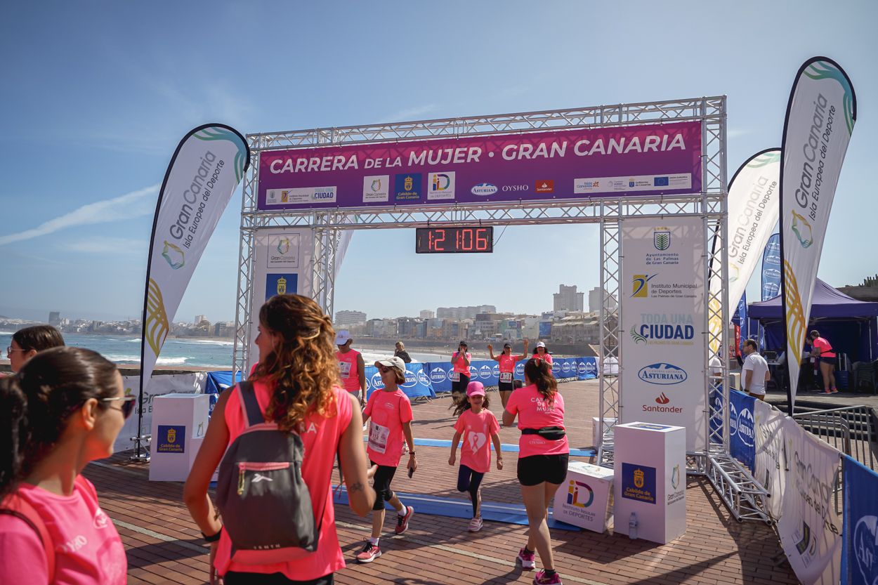 Las fotos de meta de la Carrera de la Mujer de Gran Canaria 12 20 16 15701 O