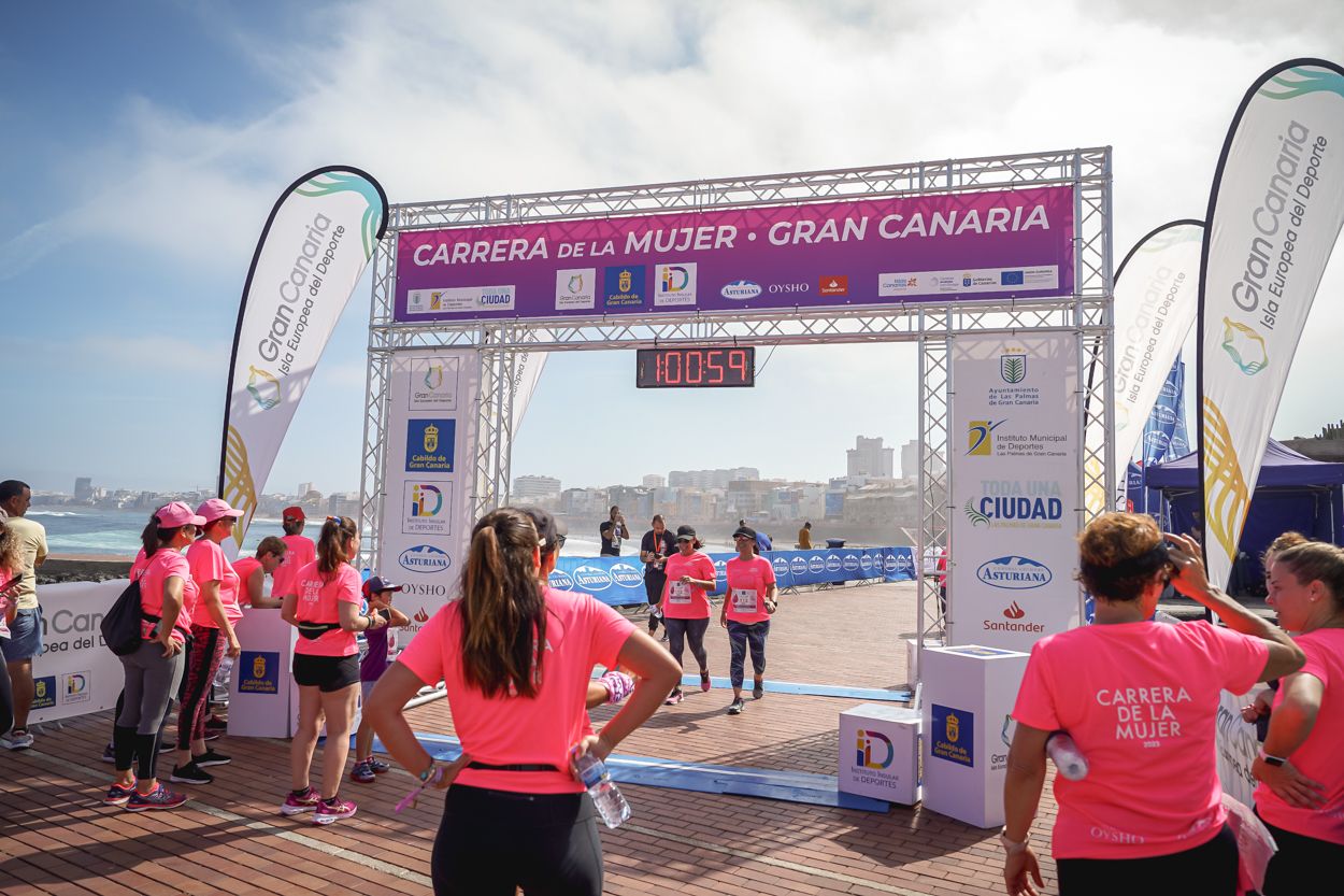 Las fotos de meta de la Carrera de la Mujer de Gran Canaria 12 00 10 15701 O