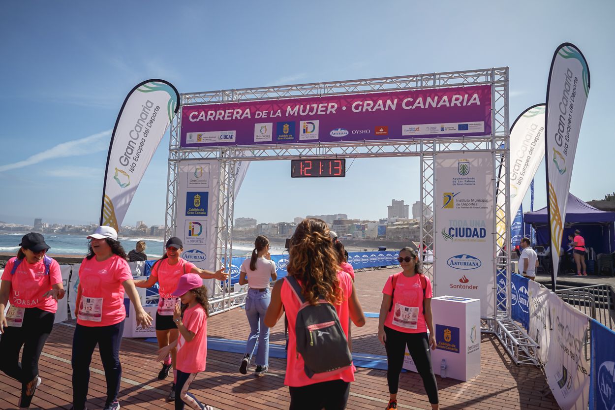 Las fotos de meta de la Carrera de la Mujer de Gran Canaria 12 20 24 15701 O