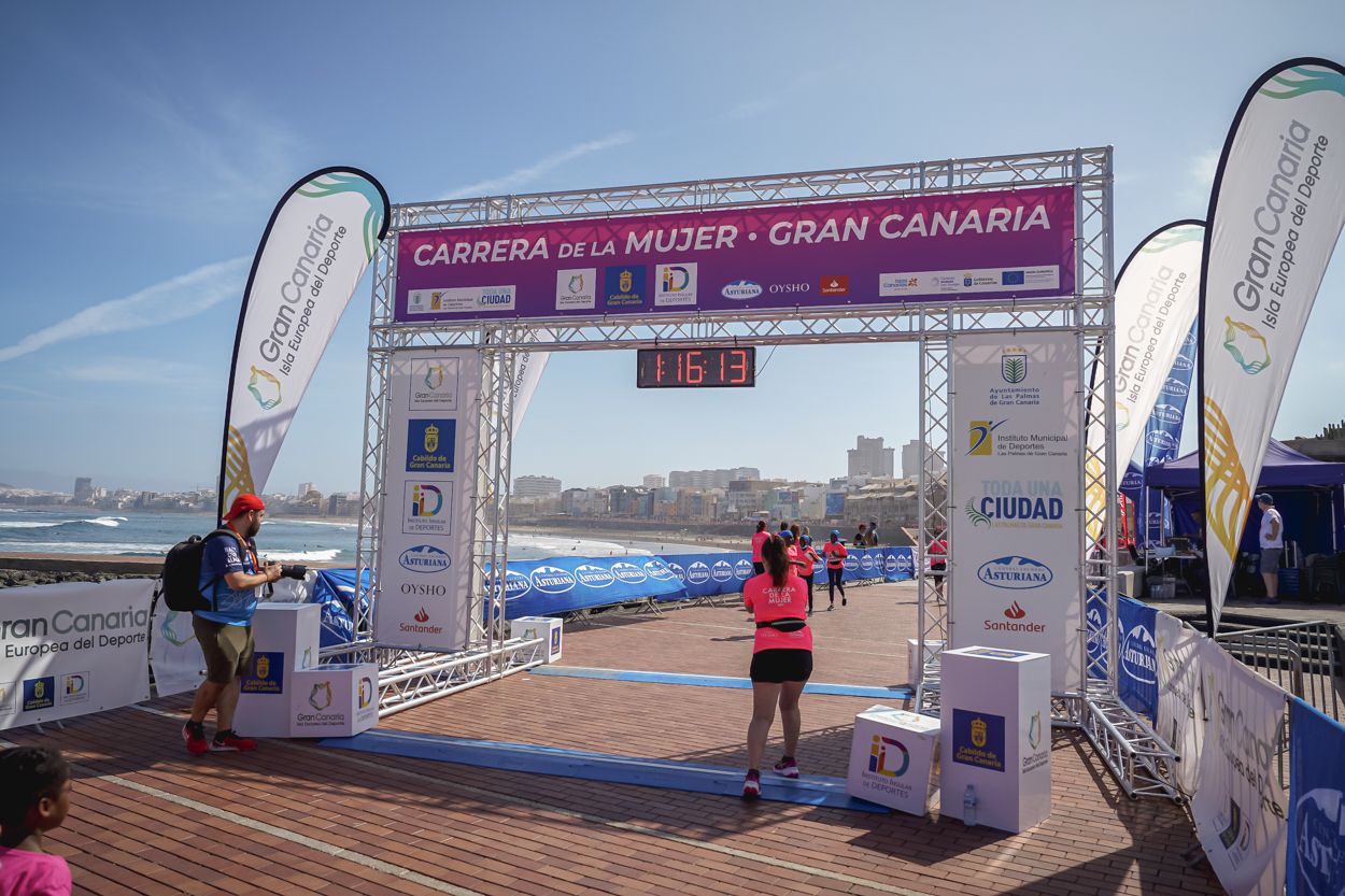 Las fotos de meta de la Carrera de la Mujer de Gran Canaria 12 15 24 15701 O