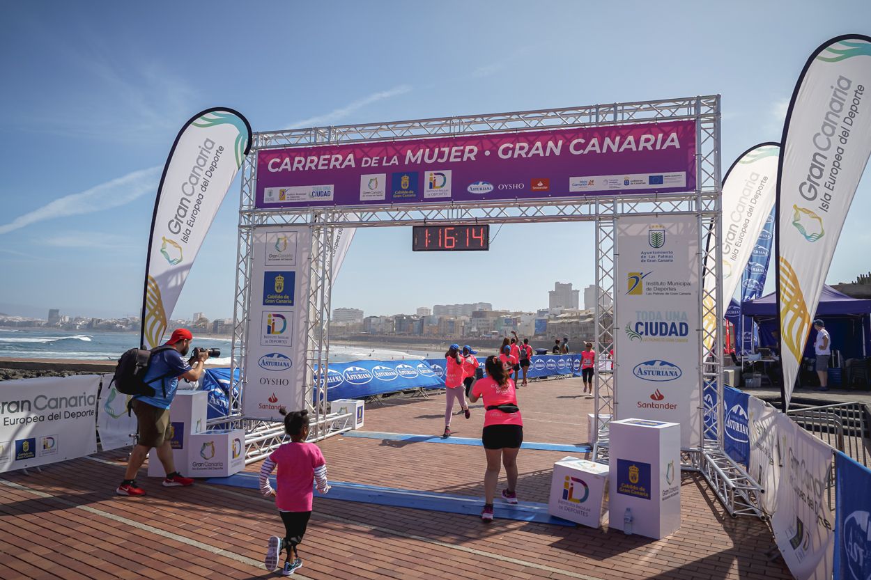 Las fotos de meta de la Carrera de la Mujer de Gran Canaria 12 15 25 15701 O