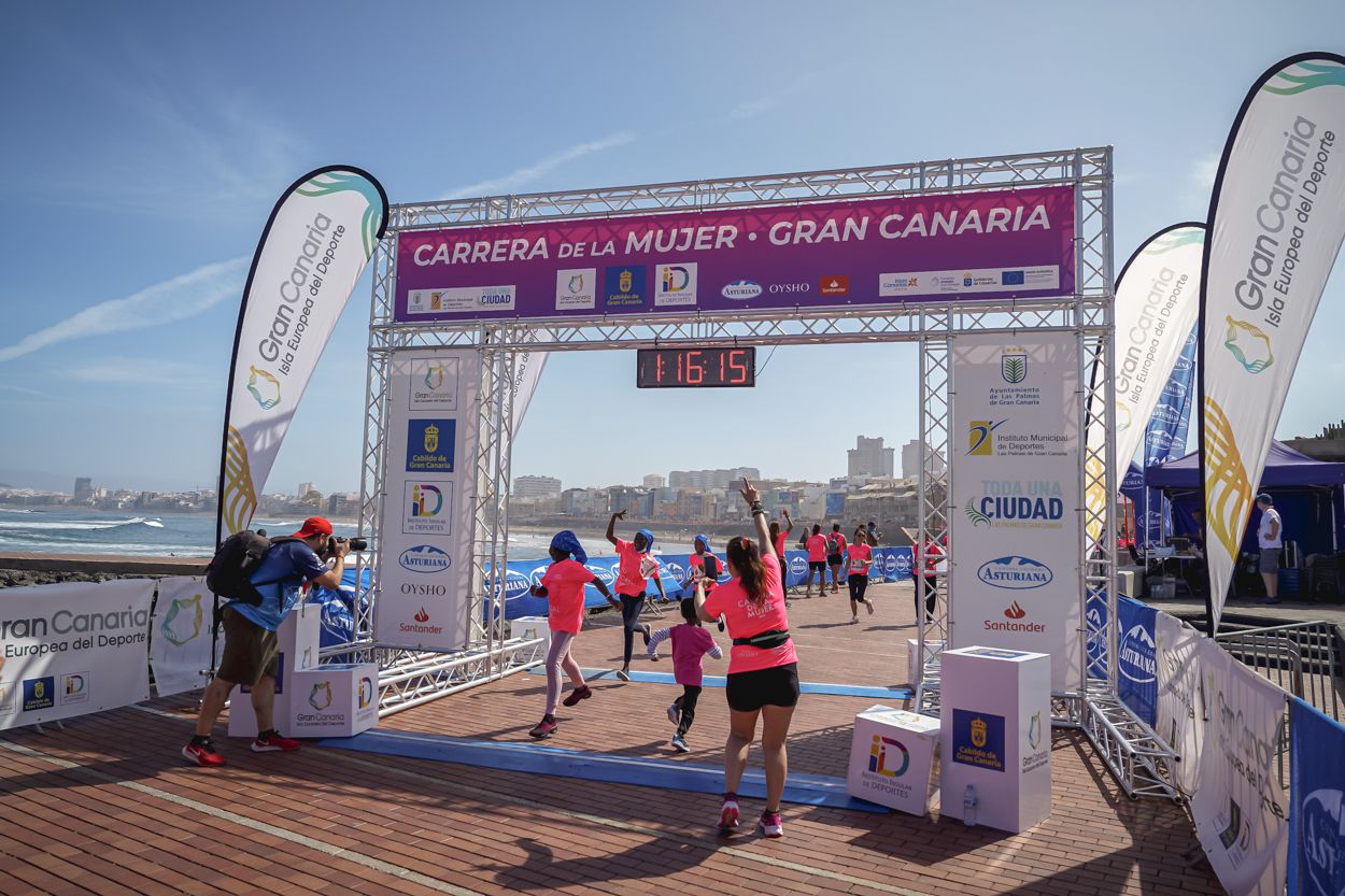 Las fotos de meta de la Carrera de la Mujer de Gran Canaria 12 15 26 15701 O