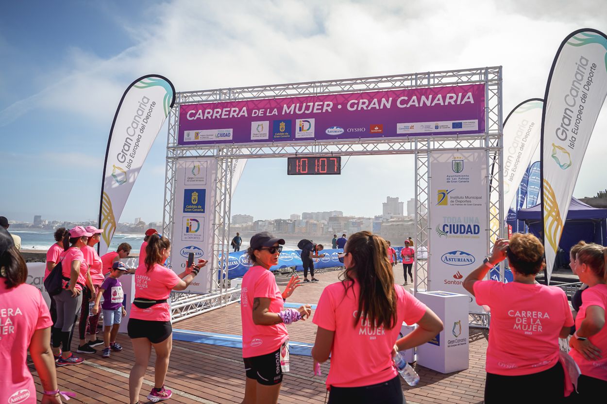 Las fotos de meta de la Carrera de la Mujer de Gran Canaria 12 00 17 15701 O