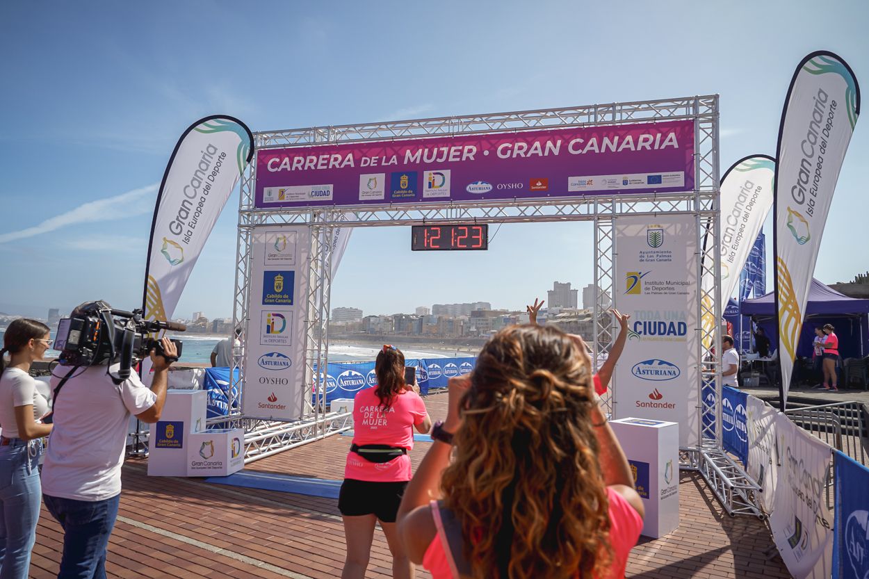 Las fotos de meta de la Carrera de la Mujer de Gran Canaria 12 20 34 15701 O