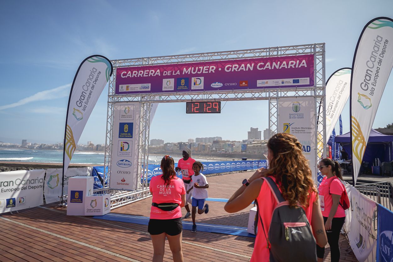 Las fotos de meta de la Carrera de la Mujer de Gran Canaria 12 20 40 15701 O