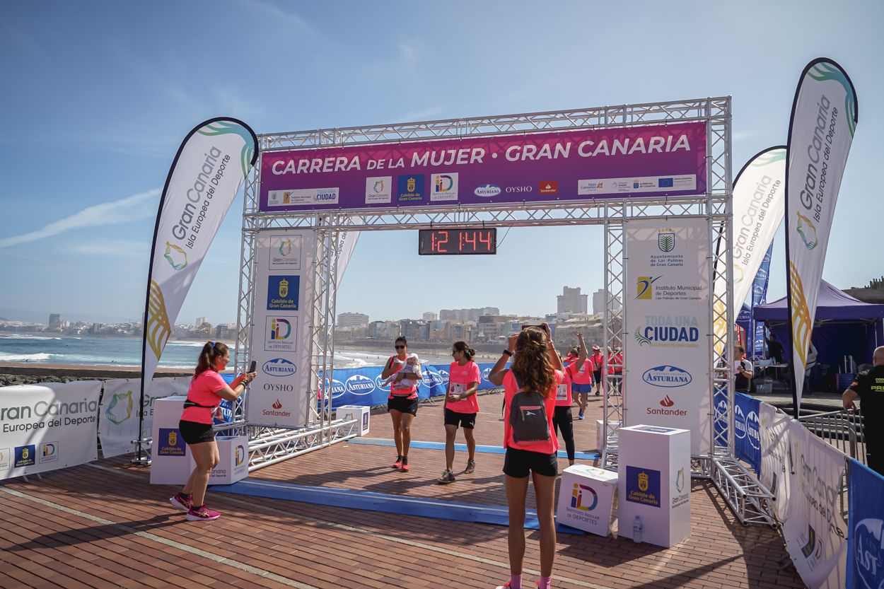 Las fotos de meta de la Carrera de la Mujer de Gran Canaria 12 20 55 15701 O