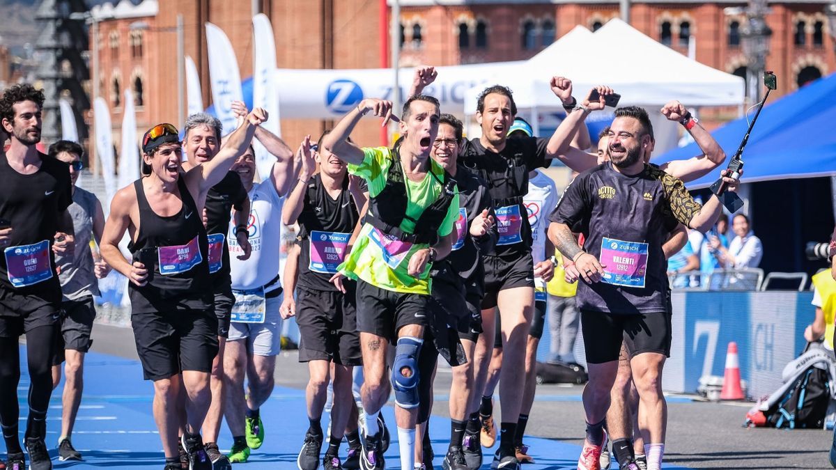 Alex Roca en la línea de meta del Zurich Maratón de Barcelona