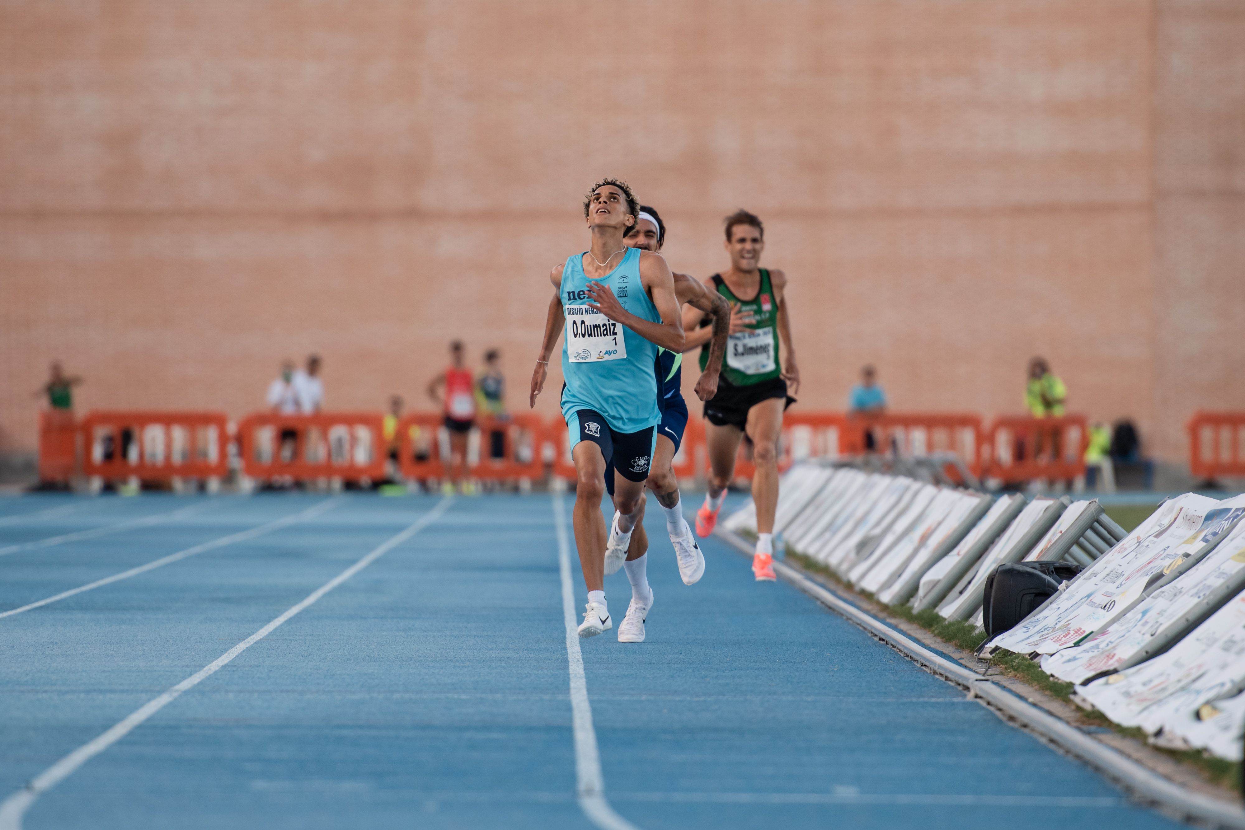 Una imagen de la primera edición del Desafío Nerja, con Ouassim Oumaiz triunfando en los 5000 metros. SPORTMEDIA.