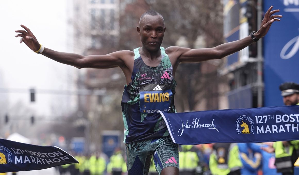 Evans Chebet volvió a ganar en Boston el día que Kipchoge sucumbió de nuevo al maratón. WORLD ATHLETICS.