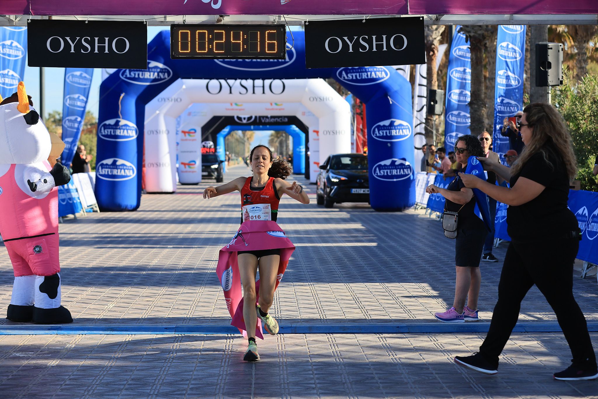 Las mejores fotos de la Carrera de la Mujer Central Lechera Asturiana de Valencia. 0275