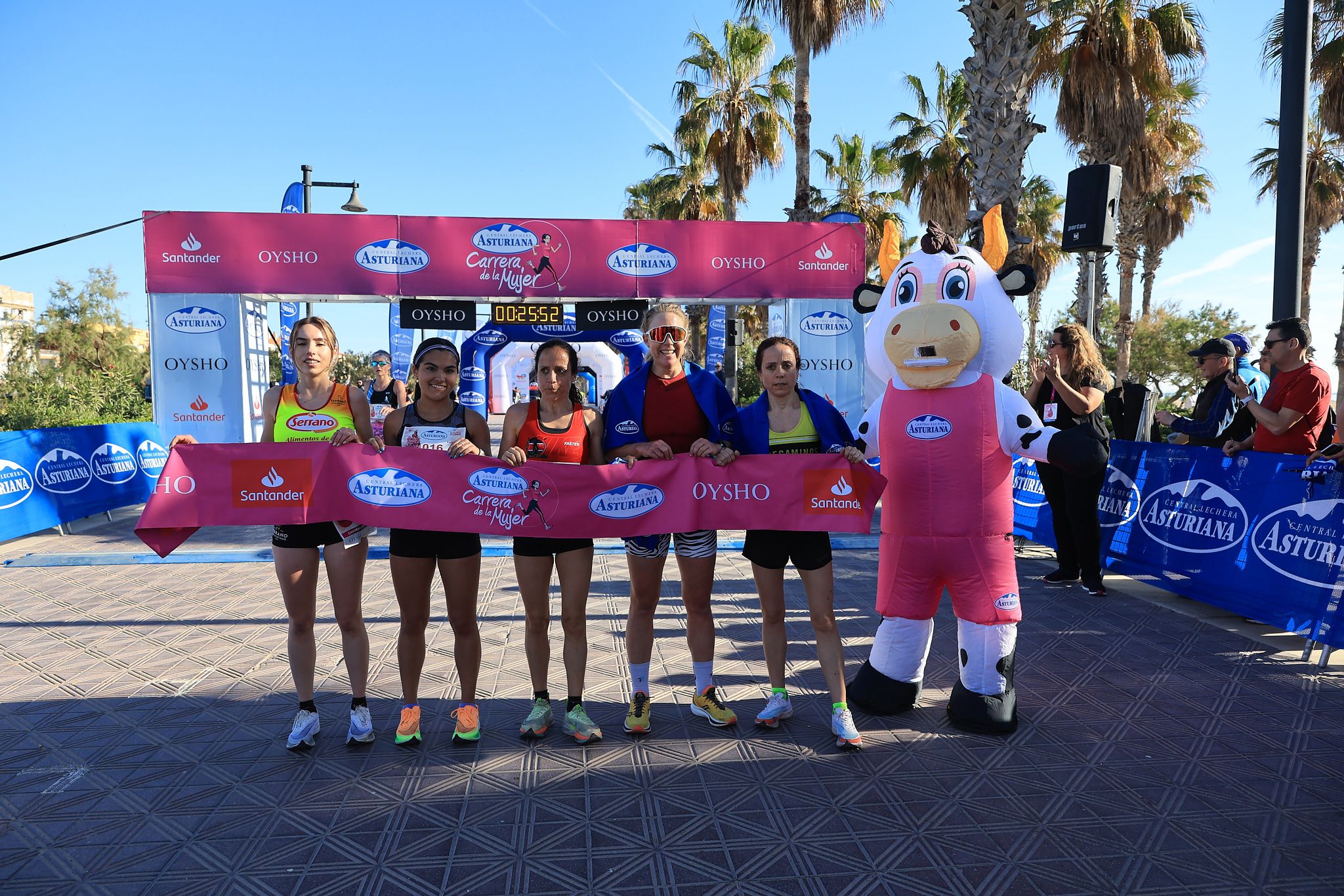 Las mejores fotos de la Carrera de la Mujer Central Lechera Asturiana de Valencia. 0329