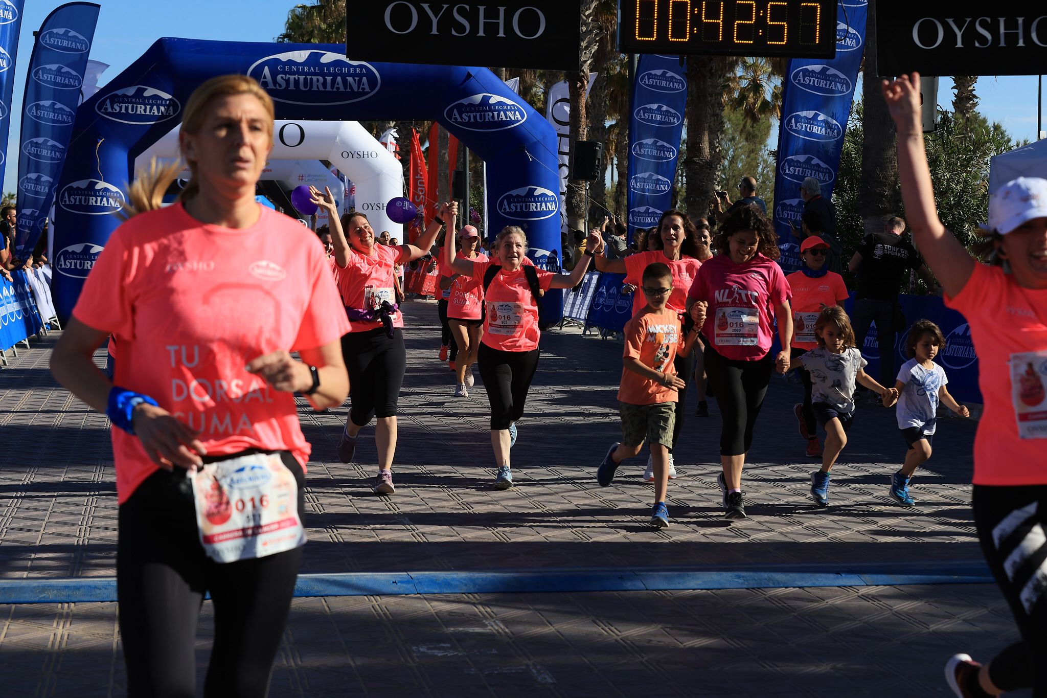 Las mejores fotos de la Carrera de la Mujer Central Lechera Asturiana de Valencia. 0681
