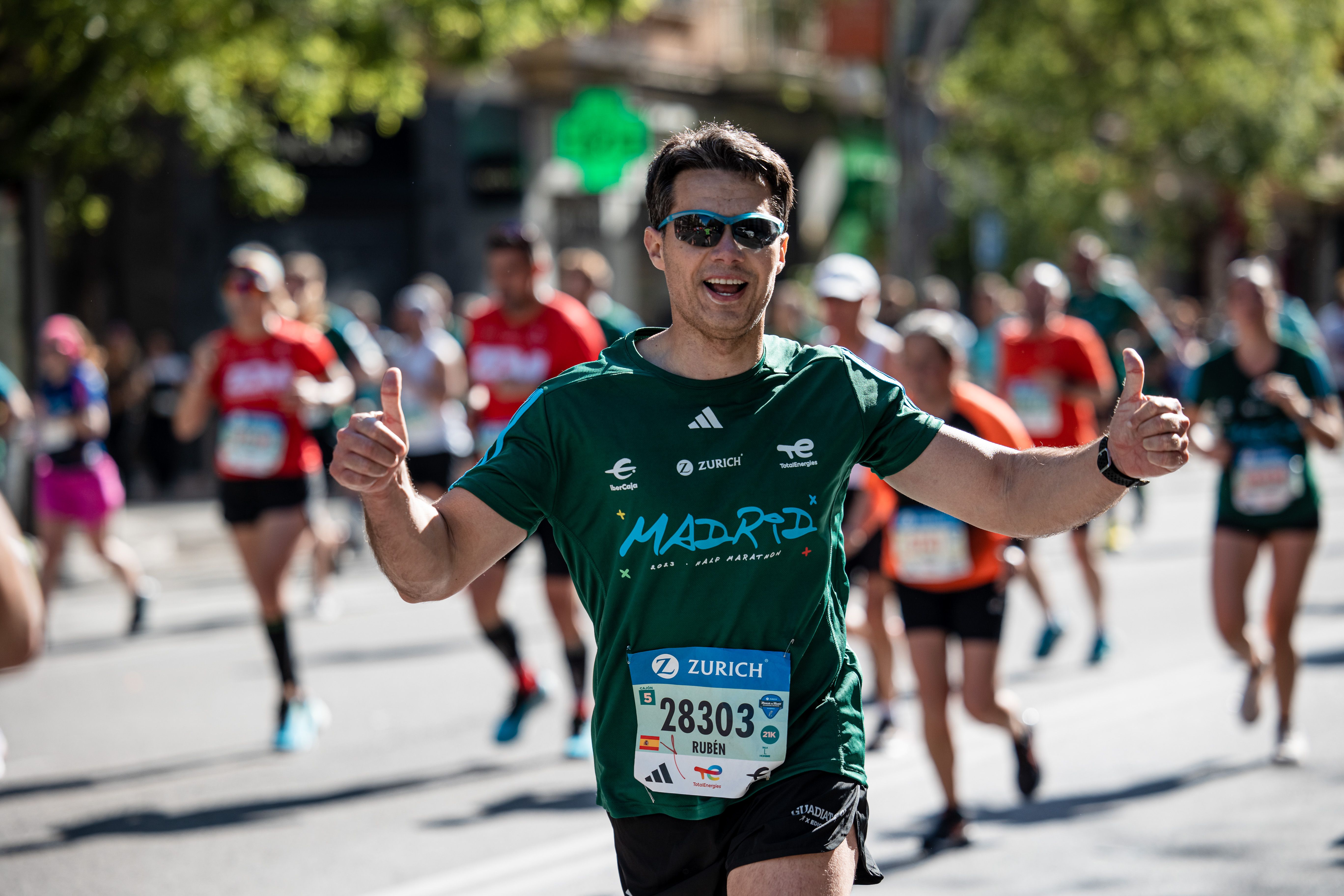 Tú también puedes lucir una sonrisa como esta el 28 de abril de 2024 si formalizas pronto tu inscripción para la 46ª Zurich Rock 'n' Roll Running Series Madrid. SPORTMEDIA