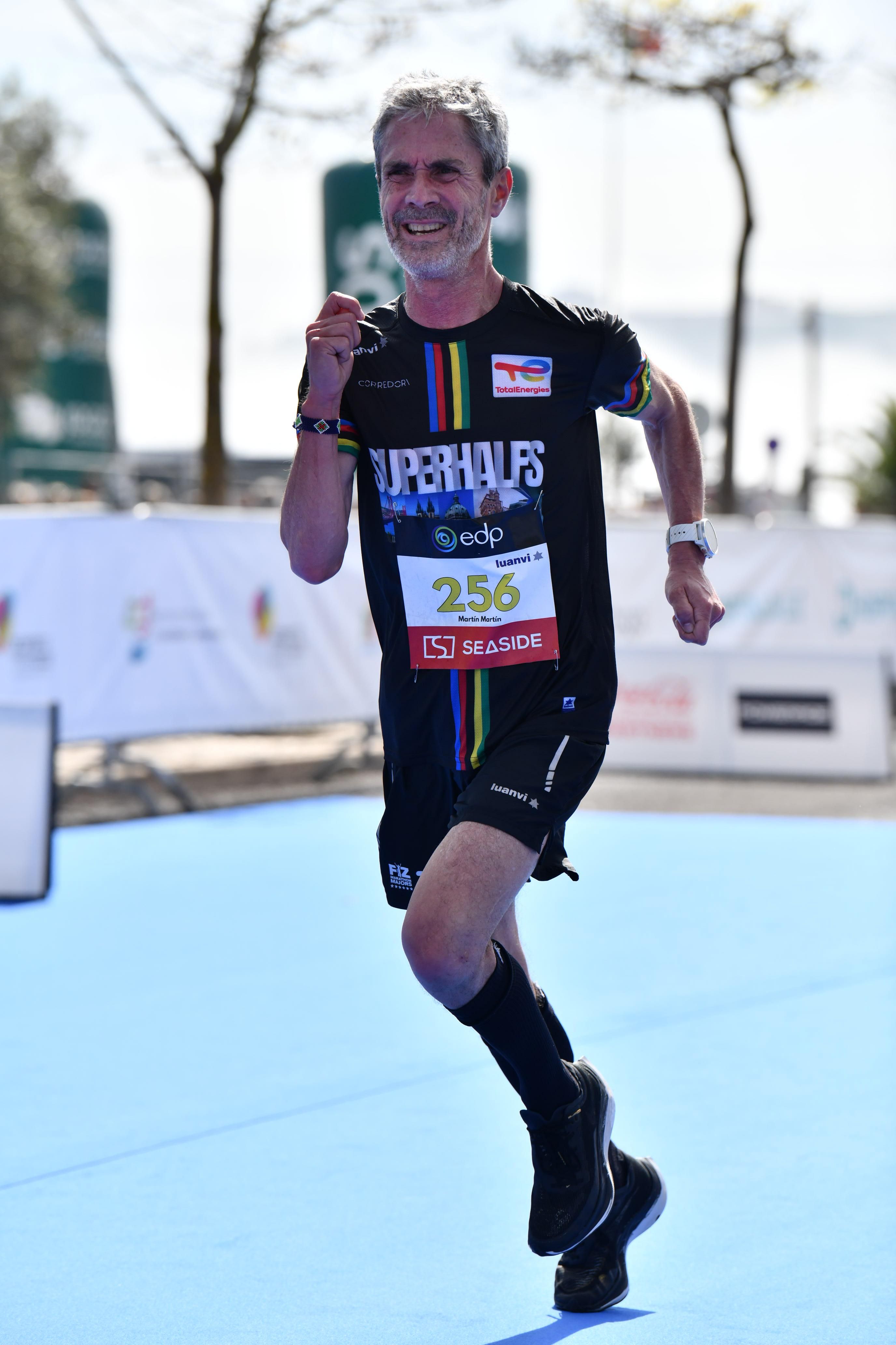 Martín Fiz a punto de cruzar la meta en la última edición del Medio Maratón Lisboa. Martín Fiz a punto de cruzar la meta en la última edición del Medio Maratón Lisboa.