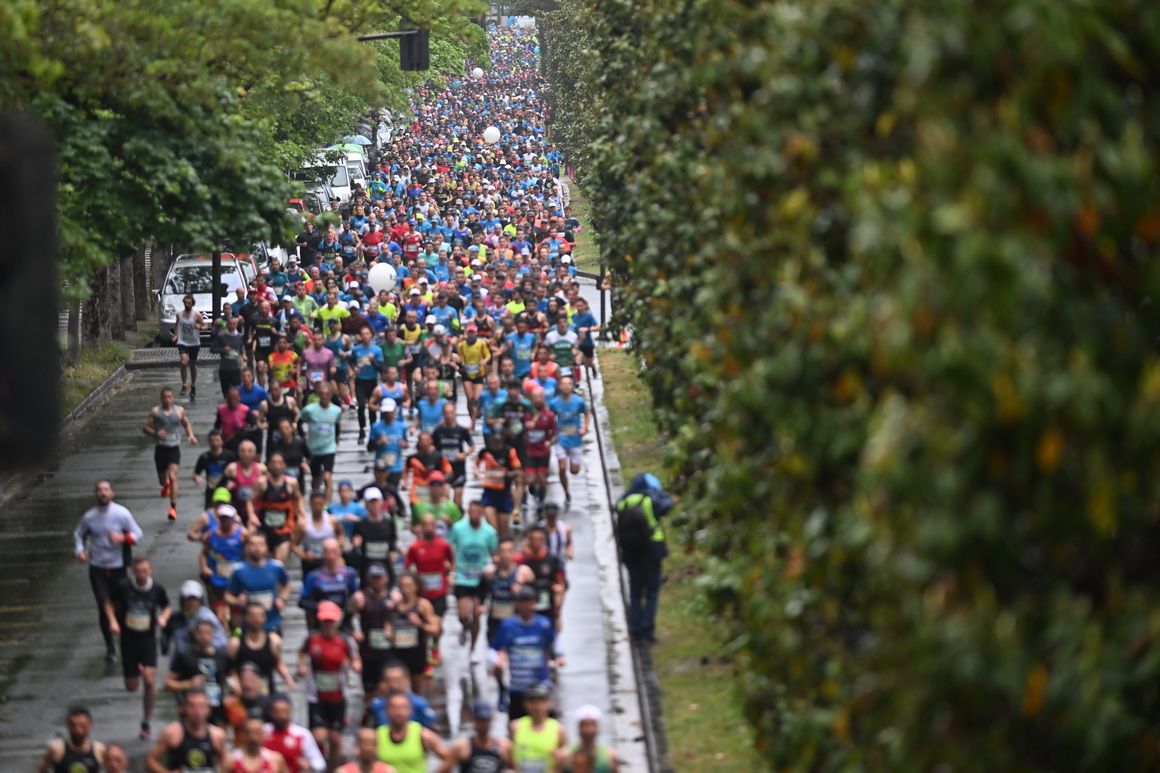 Lluvia de corredores en el Maratón Vitoria-Gasteiz Martín Fiz / Foto: Félix Sánchez