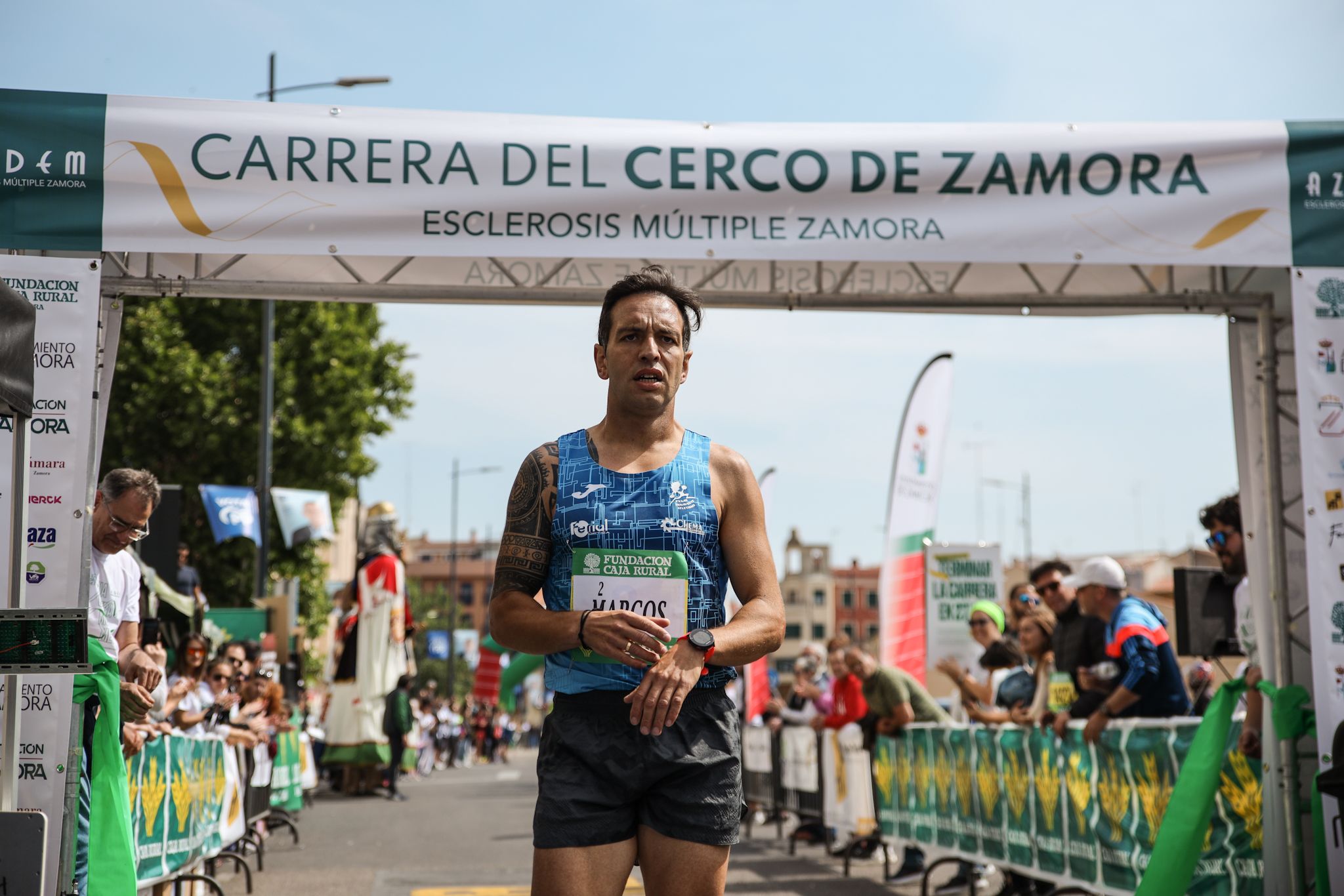 Marcos Gómez, segundo el año pasado, se proclamó vencedor de la última edición de la Carrera El Cerco de Zamora. ALEJANDRO SANCHO