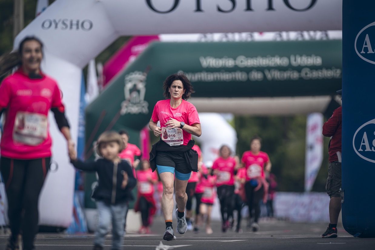 Las mejores fotos de la Carrera de la Mujer de Vitoria Gasteiz. 178.