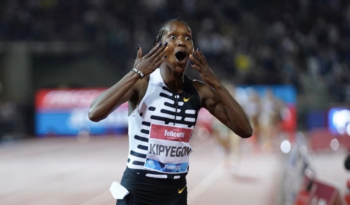 Faith Kipyegon alucinando con su propio récord del mundo de los 1500 metros. DIAMOND LEAGUE.